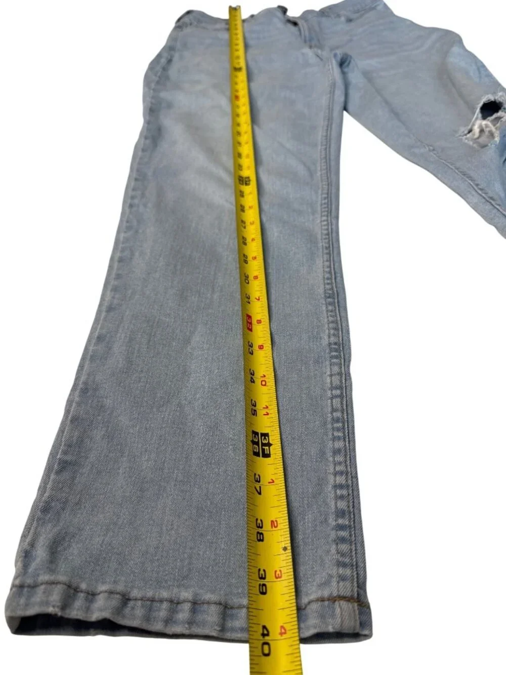 Calvin Klein Women's Light Wash Distressed Jeans Straight Leg Relaxed Size 31